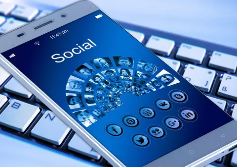 Atenţie la mesajele din perioada Sărbătorilor Pascale. Cum puteți fi păcăliți