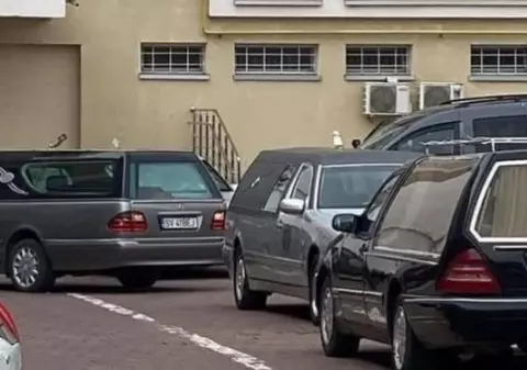 Un fost polițist spune că i s-a cerut șpagă la morga din Suceava. Banii au fost puși într-o cutie de pantofi. Procurorii au deschis dosar penal