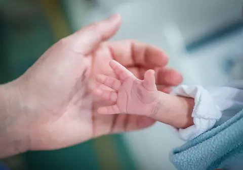 Nașterea în anul COVID-19. O mamă a fost separată trei zile de copilul ei nou-născut la Spitalul Județean Cluj-Napoca și apoi a aflat că e negativă