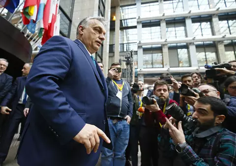 Jurnaliștii din Ungaria se plâng că noile legi pentru stoparea coronavirusului le interzic accesul la informație și i-ar putea trimite după gratii