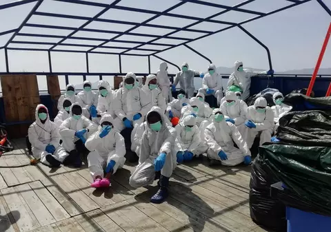 180 de refugiaţi, în carantină pe un feribot ancorat în portul Palermo