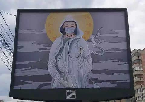 Primăria Capitalei cere scoaterea panourilor care îi prezintă pe medici ca sfinți. “Să fie înlocuite cu imagini care nu lezează credința trecătorilor”