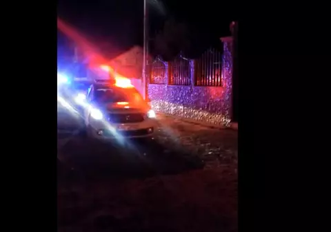 Petrecere în stradă cu cauciucuri arse, transmisă pe Facebook într-o comună din Galați