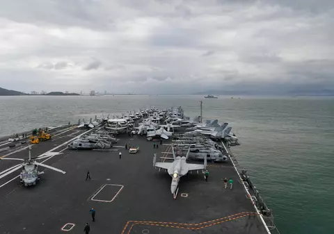 Portavionul american Theodore Roosevelt a anunțat primul deces cauzat de COVID-19