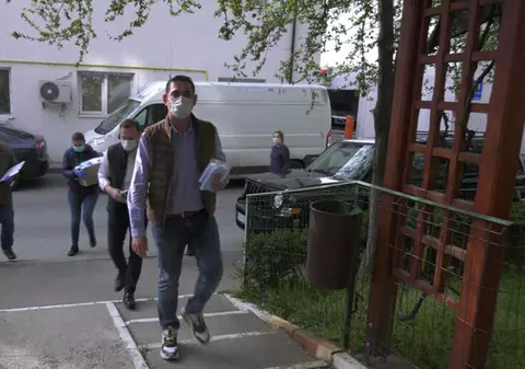 De spaima COVID-19, primarul din Slatina a cumpărat măști, mănuși și dezinfectanți de 1,8 milioane de euro pentru tot orașul, de la firma unui amic: “Aveți întrebări de procuror”