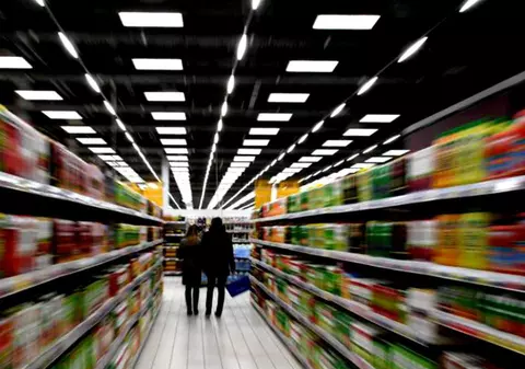 Ministerul Agriculturii a publicat proiectul de ordonanță pentru plafonarea adaosului comercial la alimentele de bază. Ce produse apar pe listă