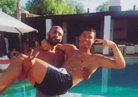Boxerii din lotul ”tricolor” îl susțin pe Benny în superduelul cu Badr Hari, prietenul lui Cristiano Ronaldo