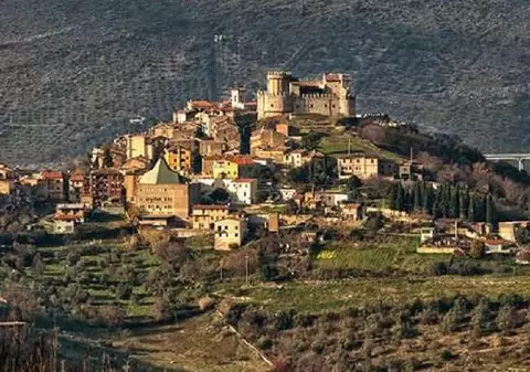 Sat din Italia, transformat în laborator uman. Cercetătorii vor testa toți cei aproape 2.000 de localnici