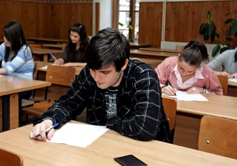 Probele orale la Bac se anulează. Cum vor fi evaluați elevii pentru competențe