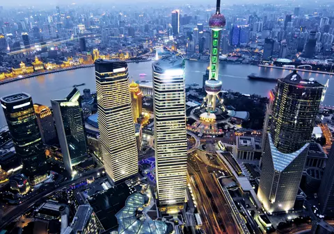 Mii de brokeri și angajați financiari din Shanghai dorm în clădirile de birouri pentru ca Wall Street-ul chinezesc să treacă peste un nou lockdown COVID