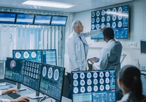 Specialist francez: “Pacienții infectați cu COVID-19 care manifestă și tulburări neurologice ar trebui investigați suplimentar cerebral”