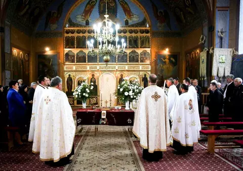 Raed Arafat anunță că bisericile rămân închise după 15 mai. „Reprezintă una dintre zonele în care merg bătrâni”