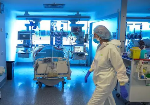 Într-un spital din Detroit oamenii mor în camera de gardă înainte de a le putea veni cineva în ajutor