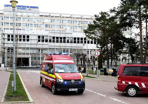 Conducerea militară a spitalului din Suceava se pregătește să predea ștafeta personalului medical al unității. Când se retrag medicii militari