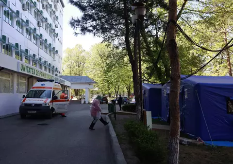 Anchetă în Vrancea, după decesul unui bărbat care a ajuns la spital pentru că nu putea vorbi. A murit la câteva ore de la internare