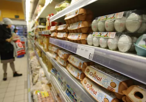 Magazinele au suficiente alimente pe rafturi înainte de Paște. Ministrul agriculturii: „Producătorii au stocuri foarte mari și nu se mai vinde aproape nimic”