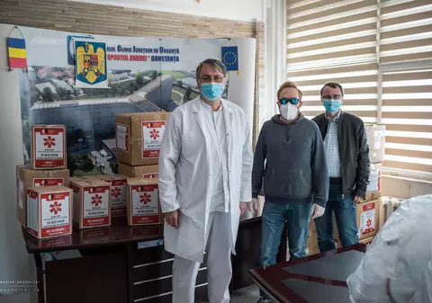 Angajaţii Teatrului de Stat Constanţa au donat câte 10% din salariu pentru a cumpăra materiale de protecție cadrelor medicale