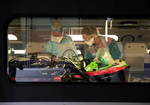 Franţa a transformat trenuri de mare viteză în ambulanţe. Cum arată acum vagoanele TGV-urilor