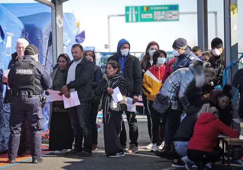 Asistentă DSP care lucrează în Vama Nădlac: „Muncim câte 12 ore în frig, mănânc un sandviș pe zi. În ciuda efortului nostru, toată lumea ne blamează”