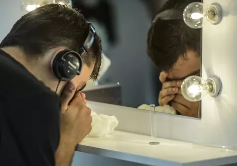 SONDAJ IRES: Starea emoțională a românilor s-a schimbat după o lună de pandemie. Peste 40% cred că vor rămâne fără resurse de trai