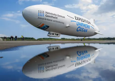 Nemții vor fi monitorizați dintr-un dirijabil să nu iasă la iarbă verde de Paște