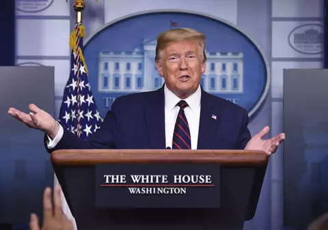 Donald Trump, întrebat dacă îşi asumă creşterea apelurilor de urgenţă în SUA după afirmaţiile privind injectarea dezinfectanţilor: "Nu, nu îmi asum"