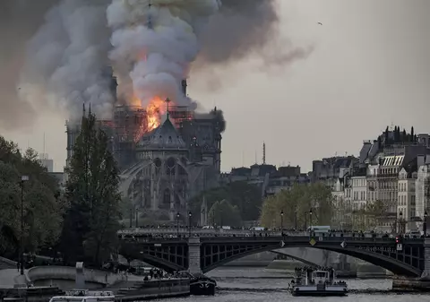 Lungmetraj despre incendiul de la Catedrala Notre Dame, anunțat de regizorul Jean-Jacques Annaud