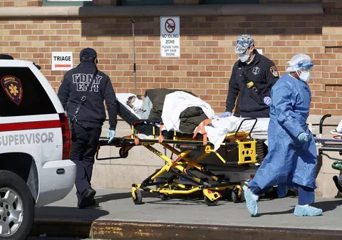 VIDEO | Asistentă dintr-un spital newyorkez: „Ne mor pacienții de Covid-19 din cauza neglijenței și tratamentelor greșite”