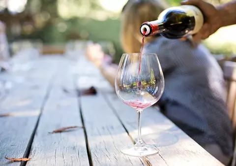 Cum ne putem răsfăța cu o degustare de vinuri online. Ce oportunități de afaceri apar acum