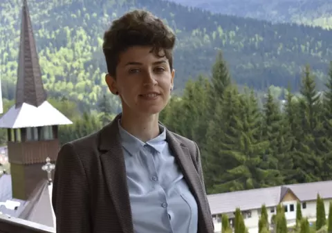 Geanina se luptă de patru ani cu boala, un cancer care i-a invadat trupul a doua oară. Tânăra de 22 de ani are nevoie de 25.000 de euro pentru investigații și ședințe de imunoterapie în Turcia