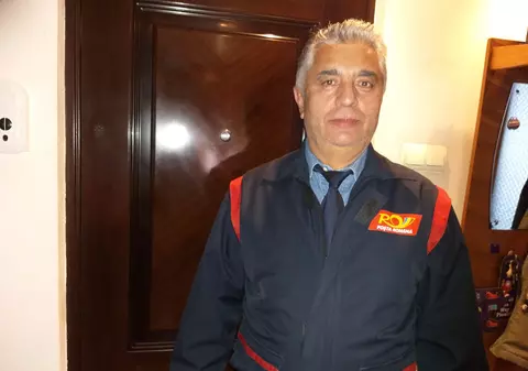Poștașul care le-a alinat singurătatea bătrânilor din Suceava, în ziua ieșirii din carantină: “E ca o eliberare”