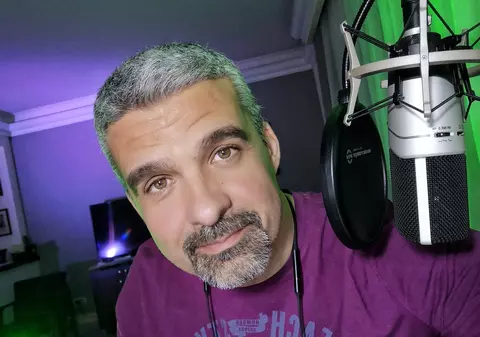 Aurelian Temișan își aniversează ziua de naștere live, cu fanii. „Un moment istoric și pentru mine”