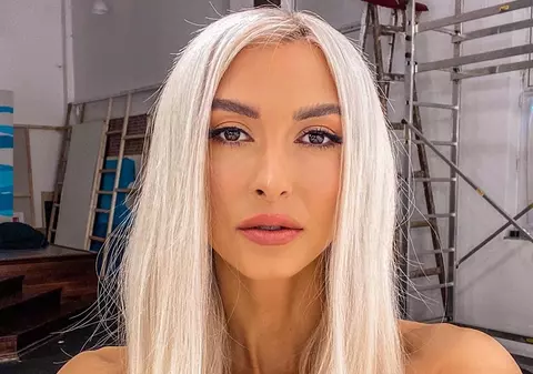 Andreea Bălan apare fără haine în noul videoclip. Imagini rare cu artista. “Am crezut în Basme”