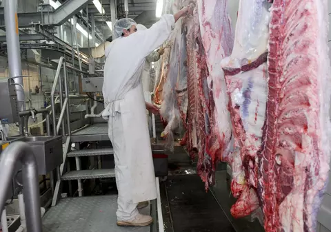 Cel puțin 43 de români de la un alt abator din Germania, confirmați cu COVID-19. Aceștia erau cazați într-o fostă cazarmă