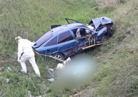 Accident mortal în Slatina. O tânără de 19 ani a murit, după ce șoferul a intrat cu mașina într-un cap de pod