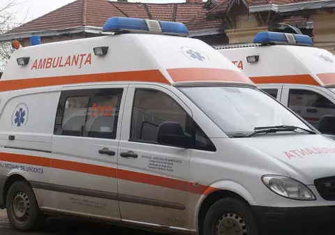 Accident de muncă în Timiș. Un bărbat, prins sub un buldoexcavator în timp ce lucra la reabilitarea școlii