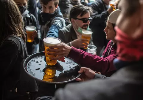 Cehia relaxează măsurile de izolare şi autorizează adunările publice de până la 300 de persoane