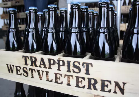 Călugării trapişti din Belgia au reluat vânzările de bere Westvleteren. În prima zi au fost comandate 6.000 de lăzi