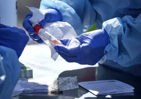 Abatorul din Germania, unde sunt şi români infectaţi cu COVID-19, a fost închis