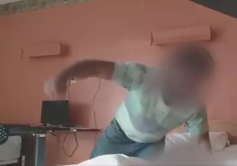 VIDEO | Un pacient dintr-un centru de asistență socială din SUA, bătut cu bestialitate de colegul de salon