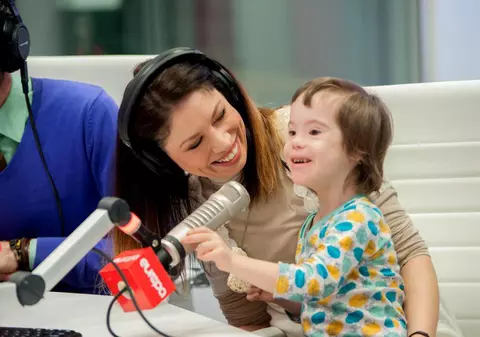 Imagini emoționante cu gemenii artistei Cristina Bălan. Matei și Toma au aproape 7 ani și suferă de sindromul Down