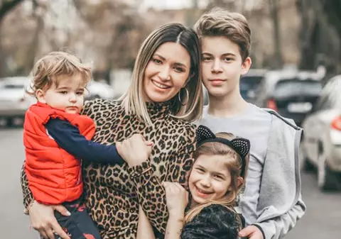 Ela Crăciun: „Relația unui cuplu trebuie să existe și în afara timpului petrecut cu copiii”