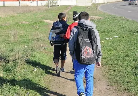 Avocatul Poporului critică eliminarea burselor rurale pentru liceeni. „Decizia este surprinzătoare și nedreaptă”