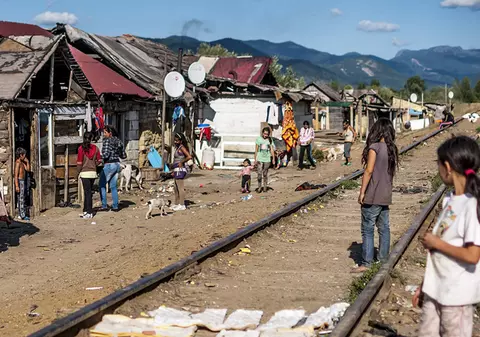 Romii sunt pregătiți de 164 de ani să se emancipeze. Guvernul ce face? Cine sunt adevărații profitori ai sclaviei moderne a acestora