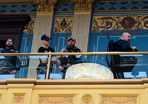 Protest armat în SUA, contra prelungirii stării de urgență în statul Michigan! Clădirea Capitoliului din Lansing, atacată