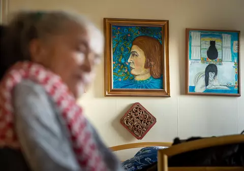 “Ea era altfel”. Teama de spionii Securității, concertele de orgă și liniștea poetei Gabriela Melinescu