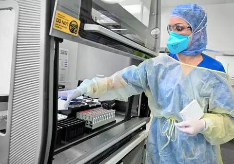 11% dintre persoanele infectate cu COVID-19 sunt angajate în sectorul de sănătate, în Germania