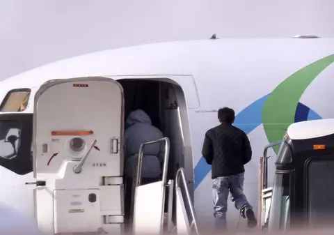 EXCLUSIV: 43 de români, dintre care unul confirmat cu COVID, deportați din SUA. Autoritățile americane au mințit că sunt doar doi. Expert de la Washington: „Sunt riscuri uriașe de a transmite boala”