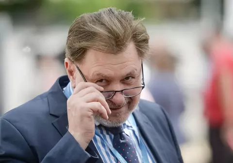 “Dacă masca se va umezi, poate dăuna”, avertizează Alexandru Rafila