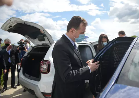 VIDEO | Cum arată noul Duster al Poliției Române. Premierul Orban l-a văzut astăzi